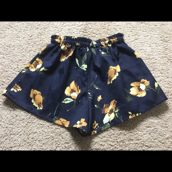 Floral Allegra K shorts - Picture 3 of 4